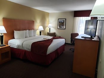 Baymont Inn and Suites Southfield/Detroit