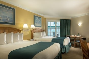 La Mer Beachfront Inn