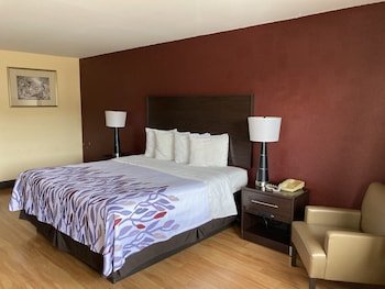 Red Roof Inn & Suites Cleveland