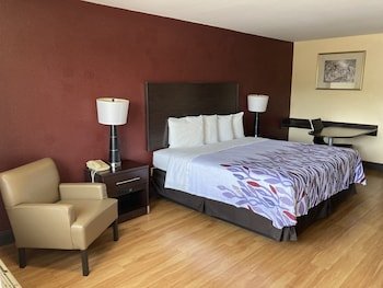 Red Roof Inn & Suites Cleveland