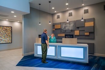 Holiday Inn Express & Suites St Peters