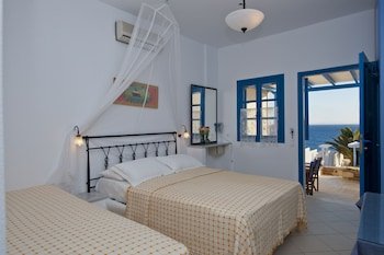 Blue Dolphin Antiparos Villas And Suites