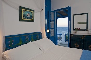Blue Dolphin Antiparos Villas And Suites