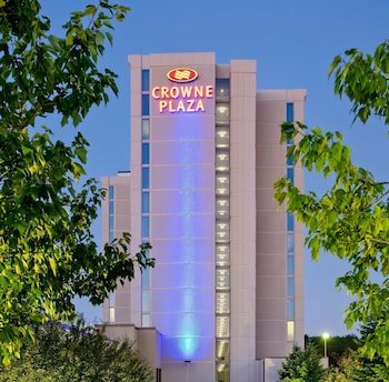 Crowne Plaza Chicago O'Hare Hotel & Conference Center