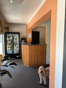 Riverbank Park Motel