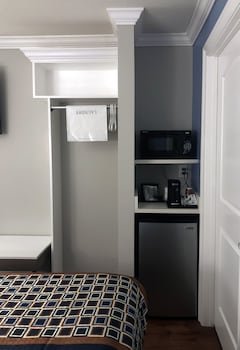 Destin Inn & Suites