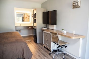 Columbus Inn & Suites