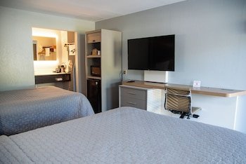 Columbus Inn & Suites