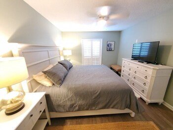Quail Hollow Condominium