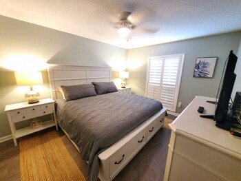 Quail Hollow Condominium