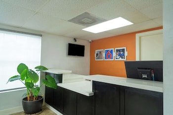 Motel 6 Livingston TX