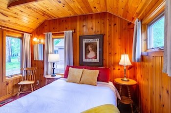 Lake Creek Lodge