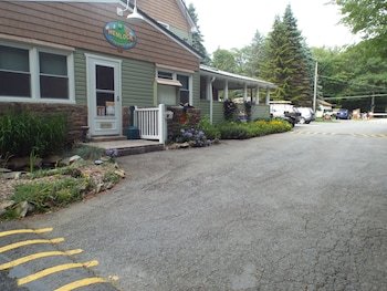 Hemlock Campground And Cottages