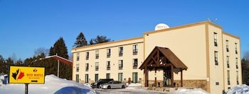 Red Maple Inn & Suites
