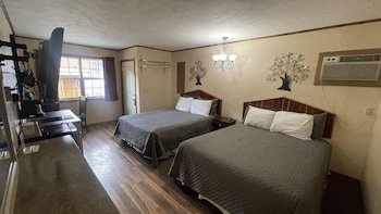 Cedar Wood Inn