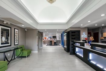 Holiday Inn Express & Suites Milton East I-10