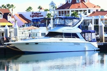 Dockside Boat And Bed Long Beach