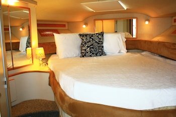 Dockside Boat And Bed Long Beach