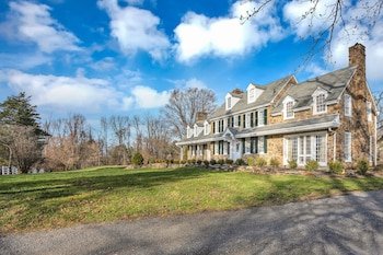 Chimney Hill Estate & The Ol' Barn Inn