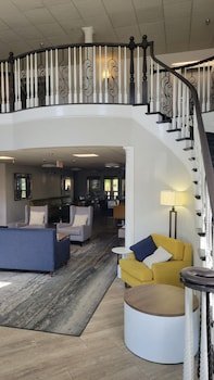 Comfort Inn & Suites At Stone Mountain