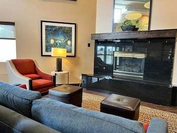 Comfort Suites East