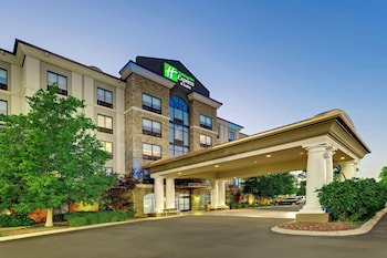 Holiday Inn Express & Suites Nashville-Opryland