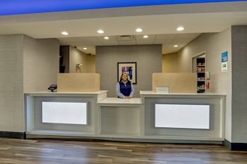 Holiday Inn Express & Suites Nashville-Opryland