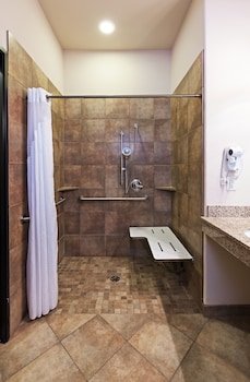 Holiday Inn Express Hotel & Suites Brady