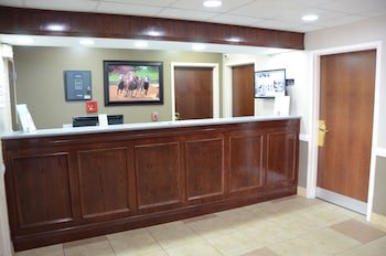 Super 8 by Wyndham Louisville/Expo Center
