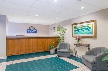 Days Inn and Suites by Wyndham Navarre Conference Center