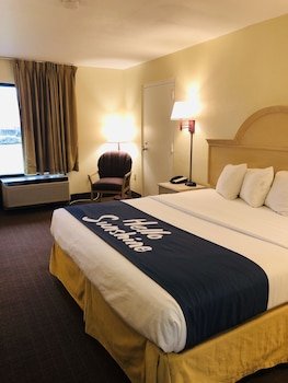 Days Inn and Suites by Wyndham Navarre Conference Center