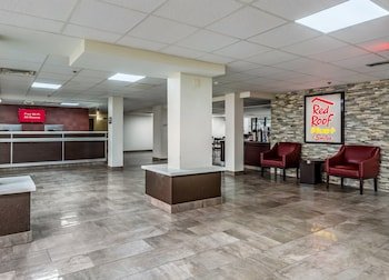 Red Roof Plus+ & Suites Houston – IAH Airport SW