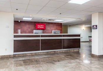 Red Roof Plus+ & Suites Houston – IAH Airport SW