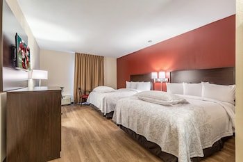 Red Roof Plus+ & Suites Houston – IAH Airport SW