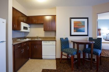 Holiday Inn Express & Suites St. Cloud