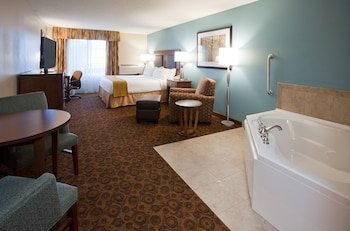 Holiday Inn Express & Suites St. Cloud