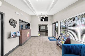 Super 8 by Wyndham Lantana West Palm Beach