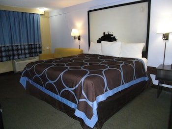 Super 8 by Wyndham Lantana West Palm Beach