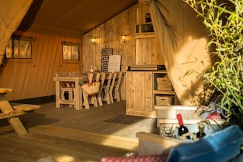 Campo Dei Fiori Camping & Bungalows