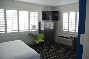 University Inn and Suites