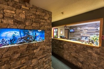 Draft Horse Inn & Suites