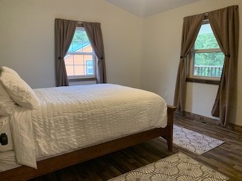 Trailhead Suites