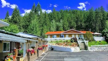 Crescent Motel