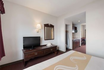 Quality Inn Grand Suites