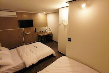 W Mini Hotel Hostel
