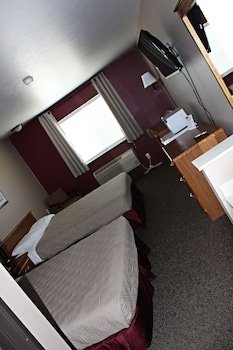 Capri Inn & Suites