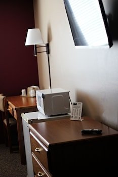 Capri Inn & Suites