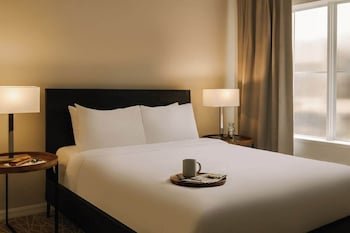The Point Hotel & Suites by Sonder