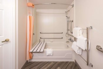 La Quinta Inn & Suites by Wyndham St. Louis Westport