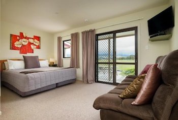 Longbourne Lodge Motel